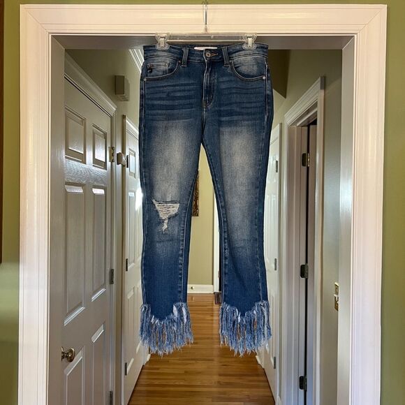 NWOT KanCan Leslie Mid Rise Fringe Hem Skinny Jeans Size 26 or 5 - Picture 4 of 5